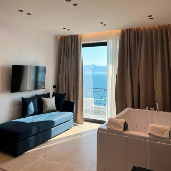 Jacuzzi Suite with Sea View