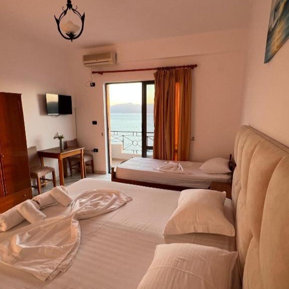 Panoramic Triple Room